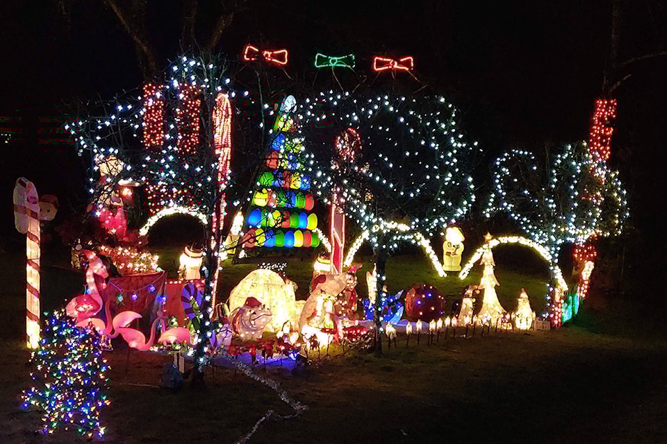 23623212_web1_1220-XMAS-HOUSE-1-WEB