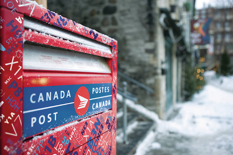 24235451_web1_canada-post-mailbox