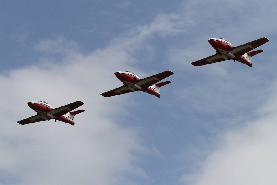 25032342_web1_snowbirds-1