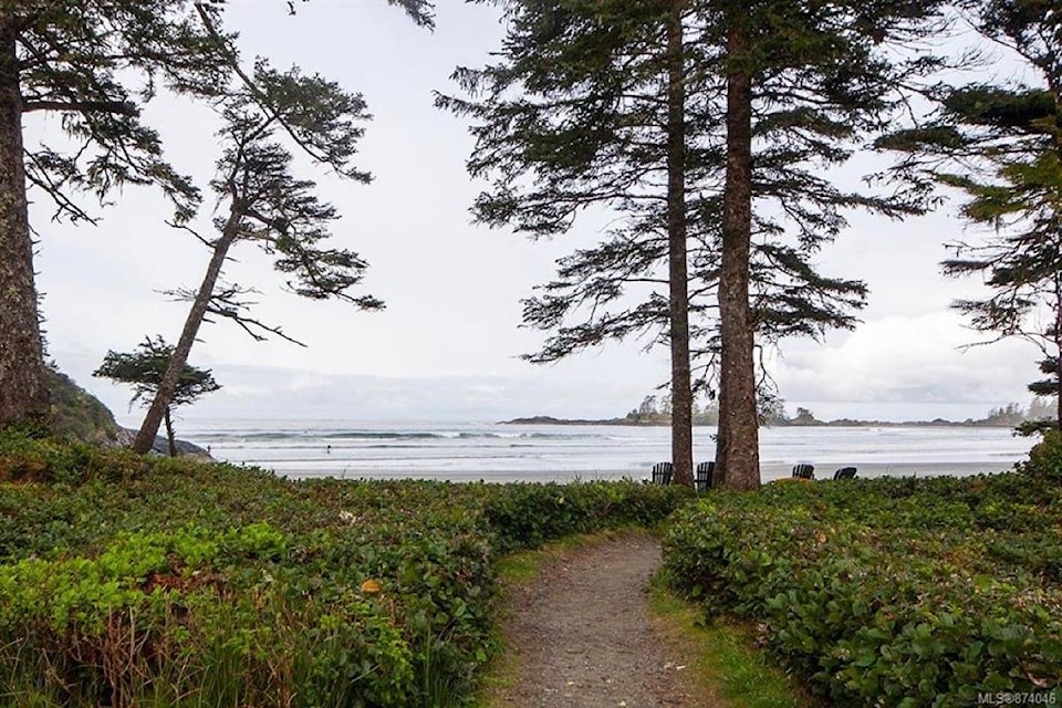 25096918_web1_210507-UWN-tofino-condo-sold-for-million-over-asking-TOFINO_1