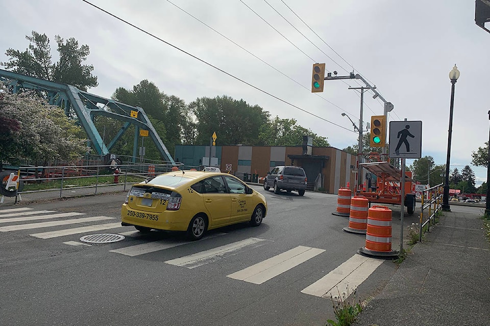 The only access to 5th Street bridge heading east (toward Lewis Park) is via Anderton Avenue. Photo by Terry Farrell.