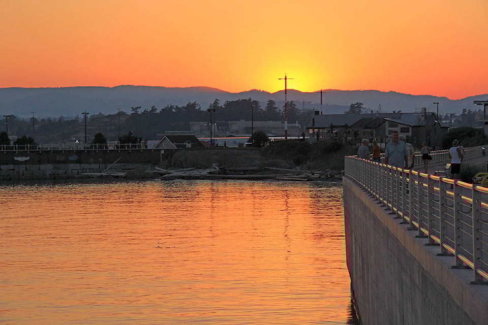 25668243_web1_210629-VNE-Sunset-Photos_6
