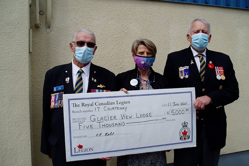 Glacier View Lodge executive director Wanda McMillan accepted this generous donation from the Courtenay Legion Branch 17. The gift of $5,000 will go a long way to helping us meet our living room redesign goals. Our grateful thanks to Courtenay Legion Branch 17. This is how donations to the annual Poppy Campaign benefit our local Community. Every dollar donated stays in our Community to support Veterans, their families, and the Comox Valley.
