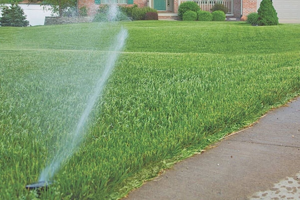 26616242_web1_190613-PQN-M-sprinkler