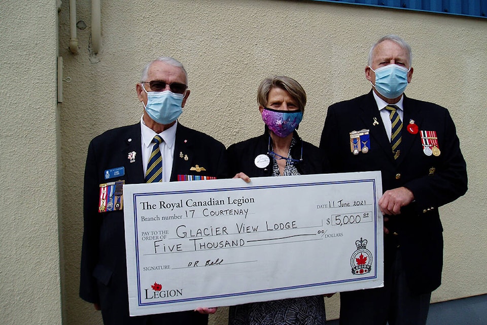 Glacier View Lodge executive director Wanda McMillan accepted this generous donation from the Courtenay Legion Branch 17. The gift of $5,000 will go a long way to helping us meet our living room redesign goals. Our grateful thanks to Courtenay Legion Branch 17. This is how donations to the annual Poppy Campaign benefit our local Community. Every dollar donated stays in our Community to support Veterans, their families, and the Comox Valley.