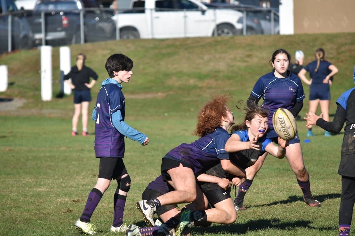 27015167_web1_211103-CVR-S-Rapids-Rugby-girls-1_2