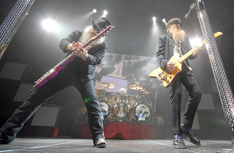 27110009_web1_M-zztop-edh-210819