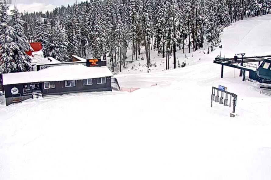 27140383_web1_211117-CVR-MountWashy-snow_1