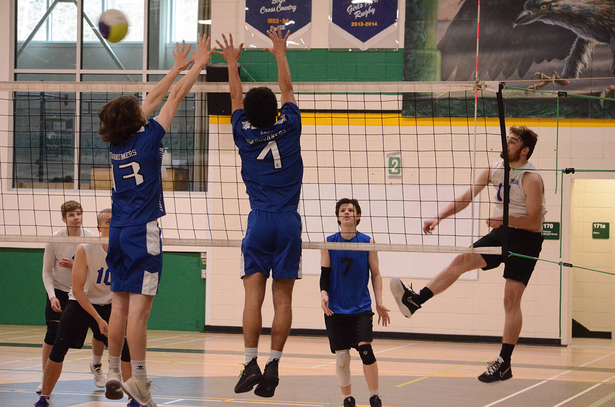 27256836_web1_211124-CVR-volleyball4