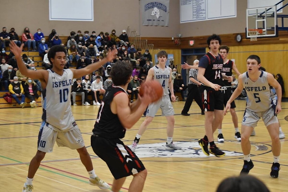 The Isfeld Ice senior boys basketball team hosted Nanaimo’s John Barsby Secondary in a Tuesday night league game. Scott Stanfield photos