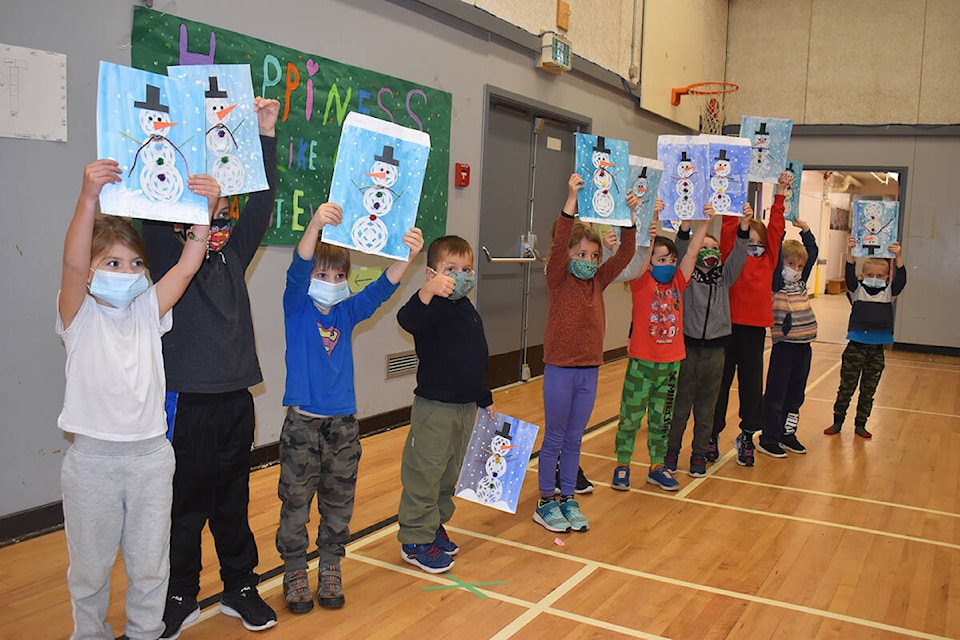 École Puntledge Park students from Mrs. Greenlaw’s K/Grade 1 class show their envelope designs, before filling them with essentials such as socks, toques, toothbrushes and dental floss, to be delivered to those in need. Photo by Terry Farrell
