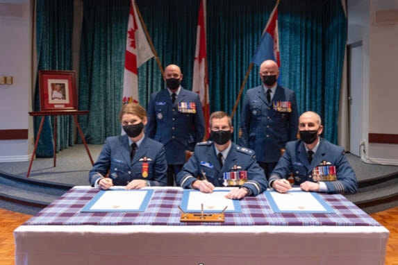 27506180_web1_211215-CVR-19WingCommander-change_1