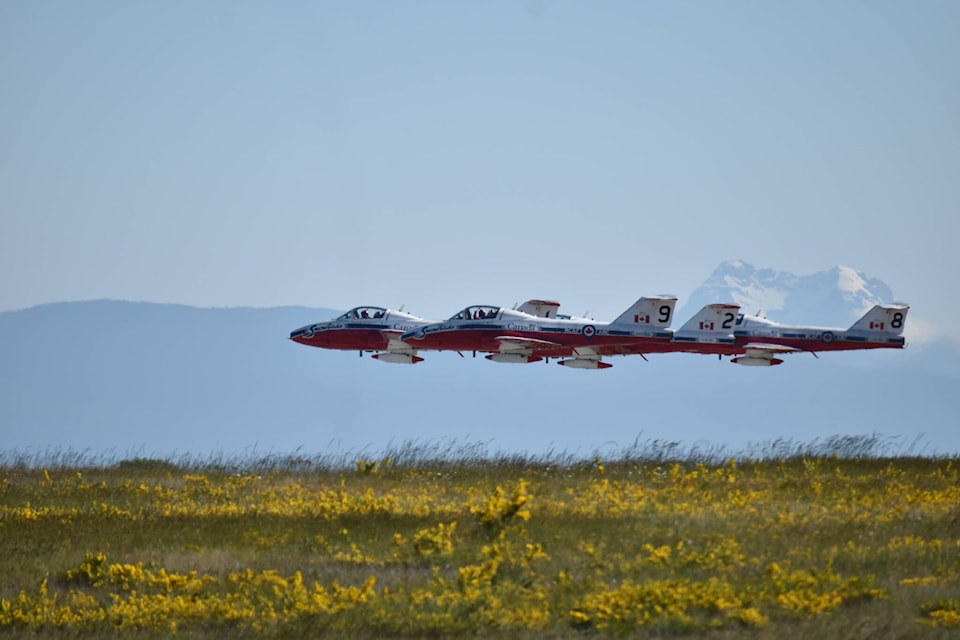 27533359_web1_210526-CVR-Snowbirds-birds_2