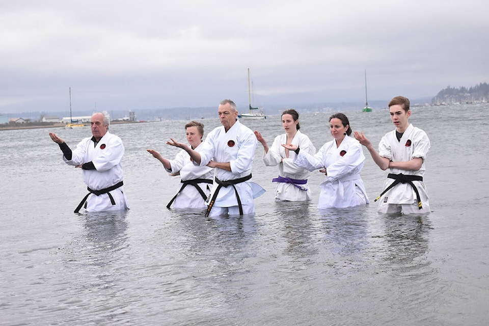 27598980_web1_191226-CVR-C-Polarbearswim13