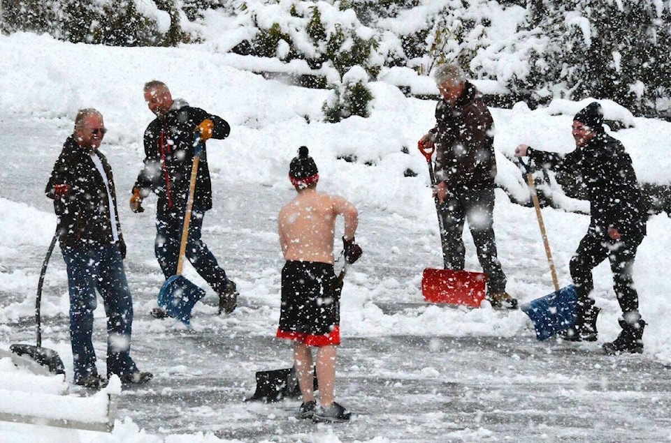 27638945_web1_211223-LCO-kid-snow-shovels-no-shirt-brr_1