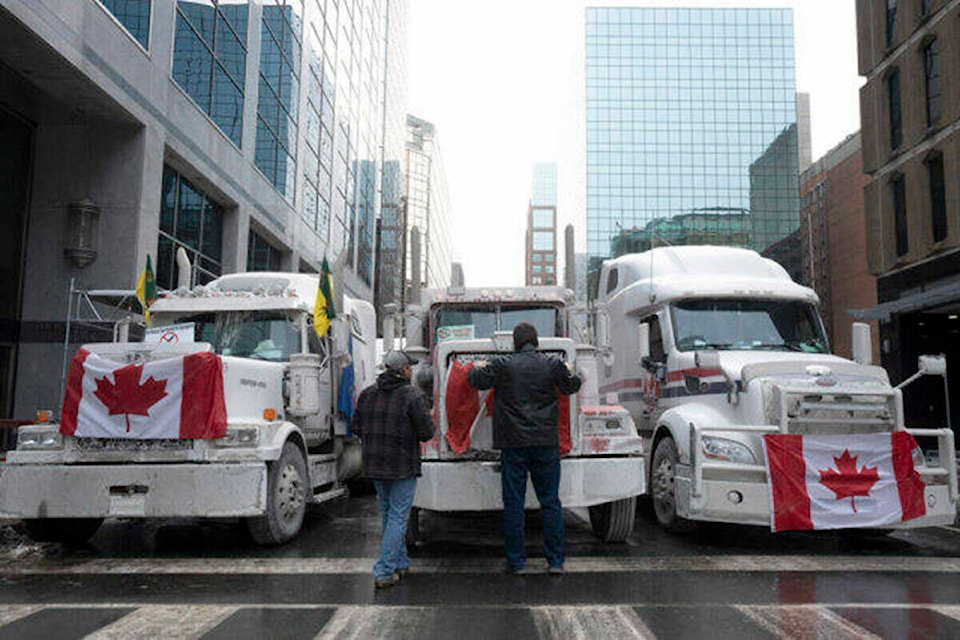 28281751_web1_220223-PQN-convoy-support-truckers_1
