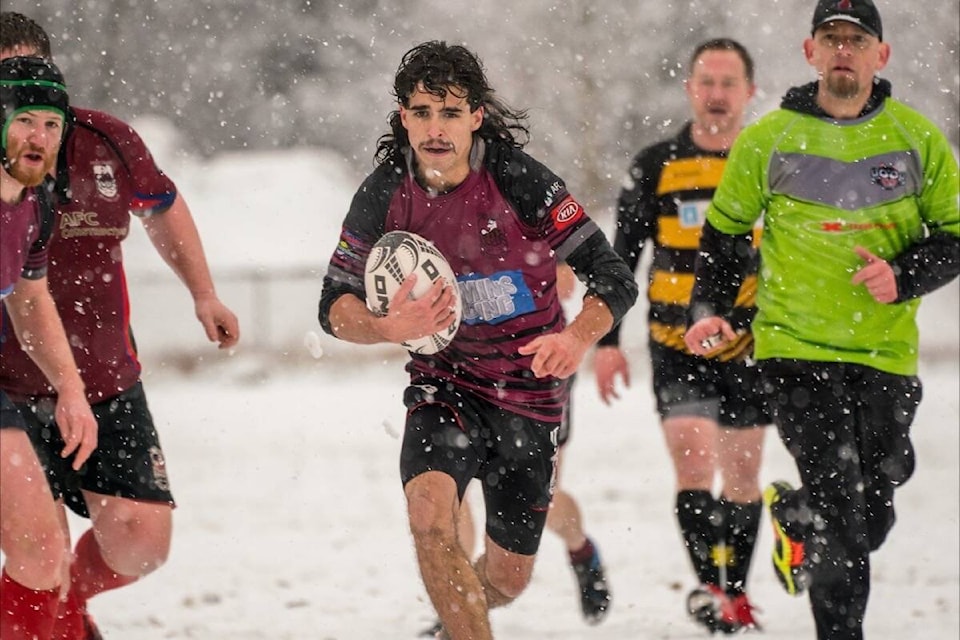 Scrumhalf Justin Thomson runs with the ball. Lorne Collicutt photo