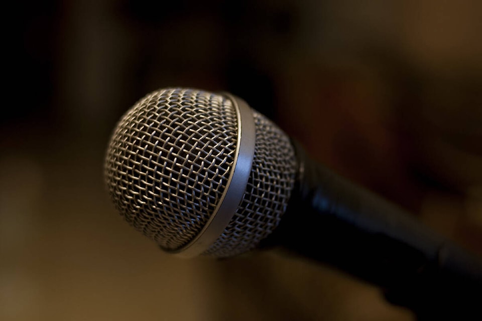 28652364_web1_Microphone