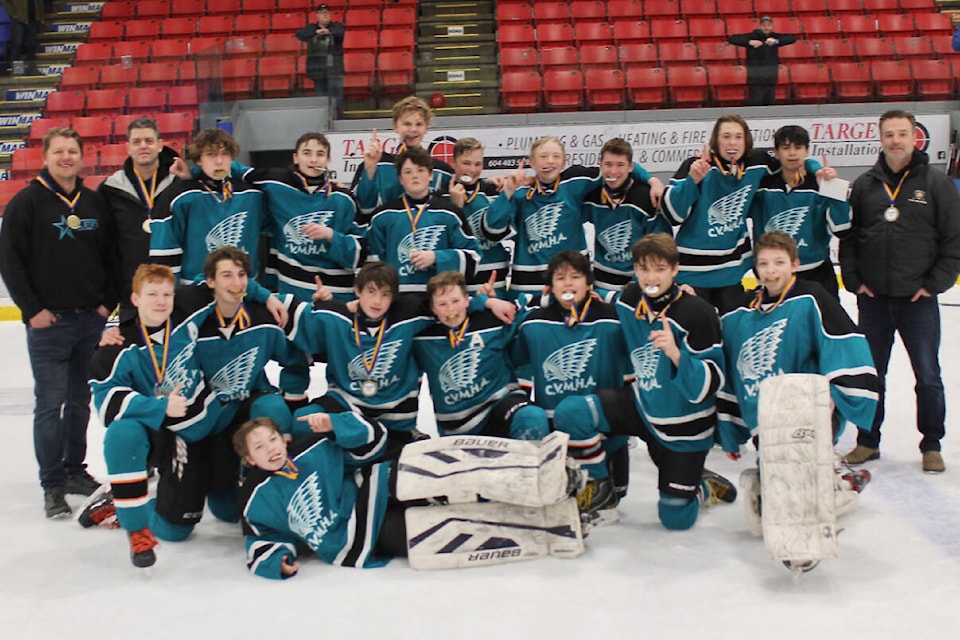 28694343_web1_220406-CVR-S-U15hockey-1_1