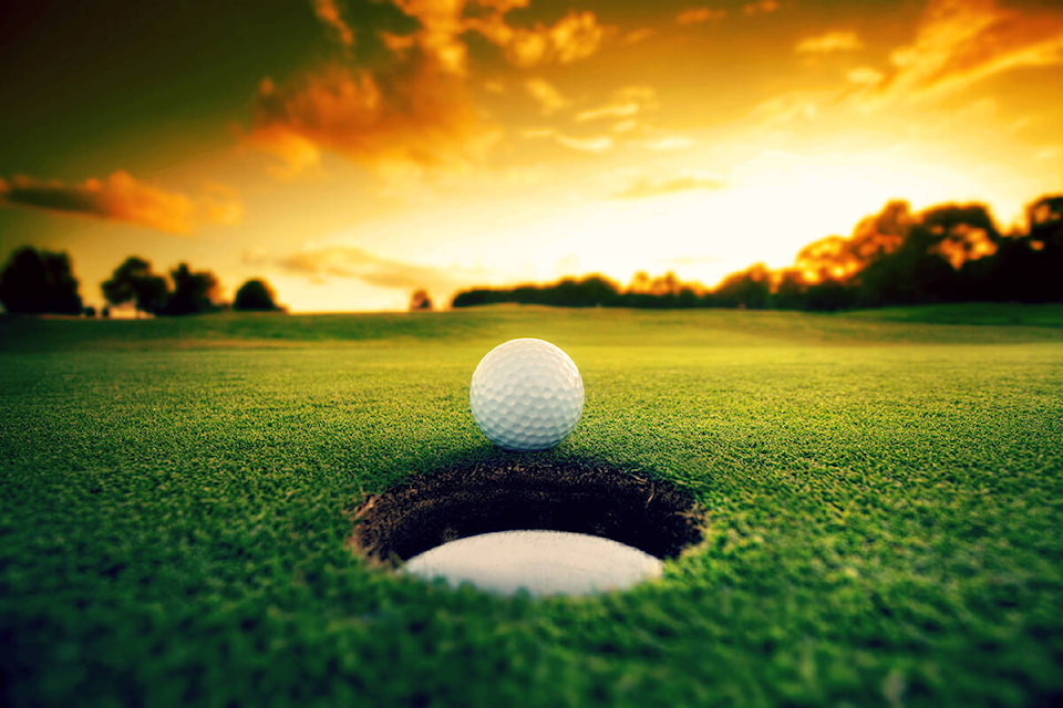 28904247_web1_180412-CVR-C-golf
