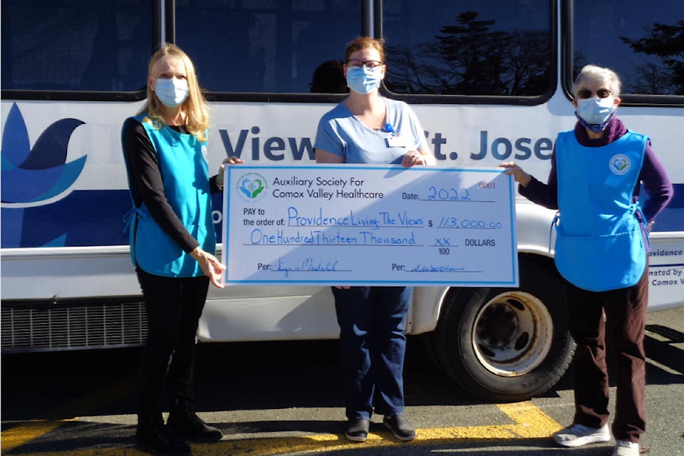 A large donation of $113,000 was presented to the Creative Therapists Program at Providence Living - The Views. This cheque was accepted by Kelly Romeril, Director of Resident Lifestyle and Community Programs and presented by Sandy Dreger, co-ordinator of the Auxiliary Gift Shop and Stephanie Walters, co-ordinator of the Auxiliary Thrift Shop. Thank you to our community for supporting the Auxiliary Society for Comox Valley Healthcare!