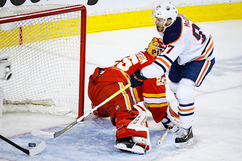 Kane nets hat trick as Oilers thump Flames 4-1 to take 2-1 playoff