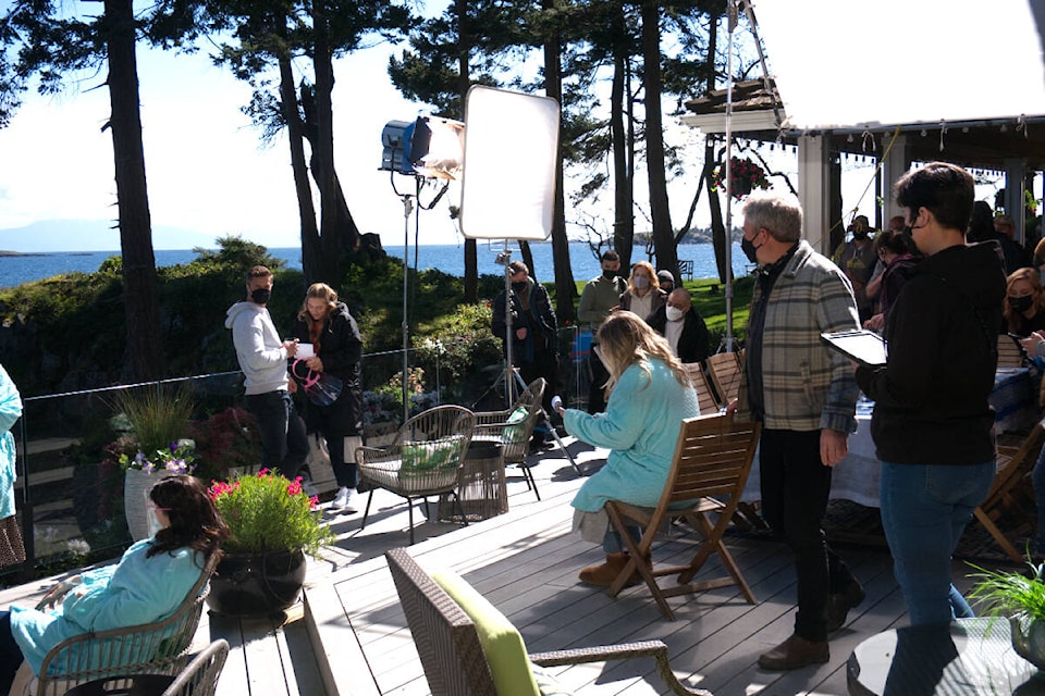 29263025_web1_220525-PQN-Chesapeake-Shores-Wrap-photo2_1