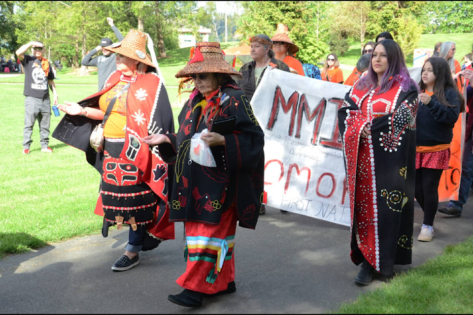 The march to mark one year since the discovery of unmarked children’s graves at a B.C. residential school started with Komoks First Nation leading the way from Simms Millennium Park. Photo by Mike Chouinard