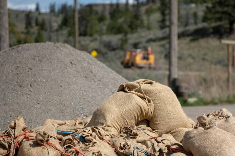 29503720_web1_220616-NTS-TNRD-FloodWatchIssued-sandbags2_1