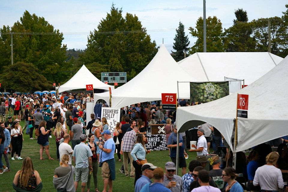 30255466_web1_220829-VNE-VictoriaBeerFest-Festival_1