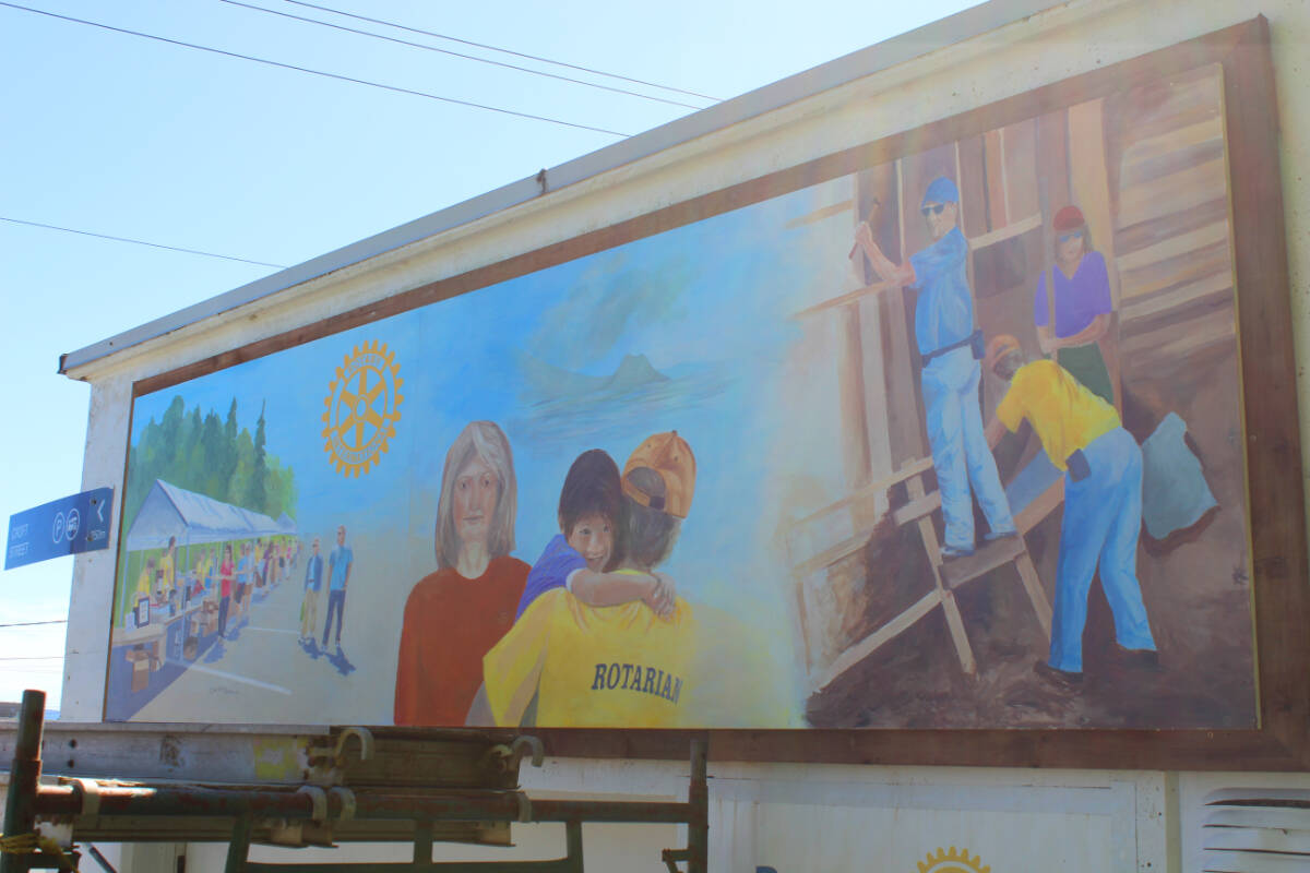 30444783_web1_220922-CHC-Mural-tour-happens_1