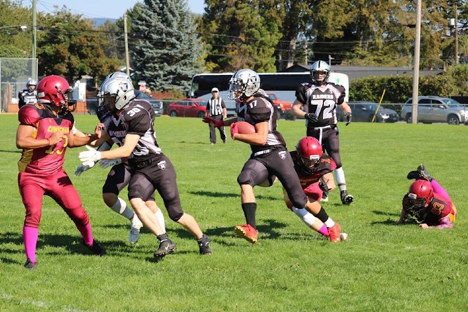 30595759_web1_221005-CVR-S-football-1_2