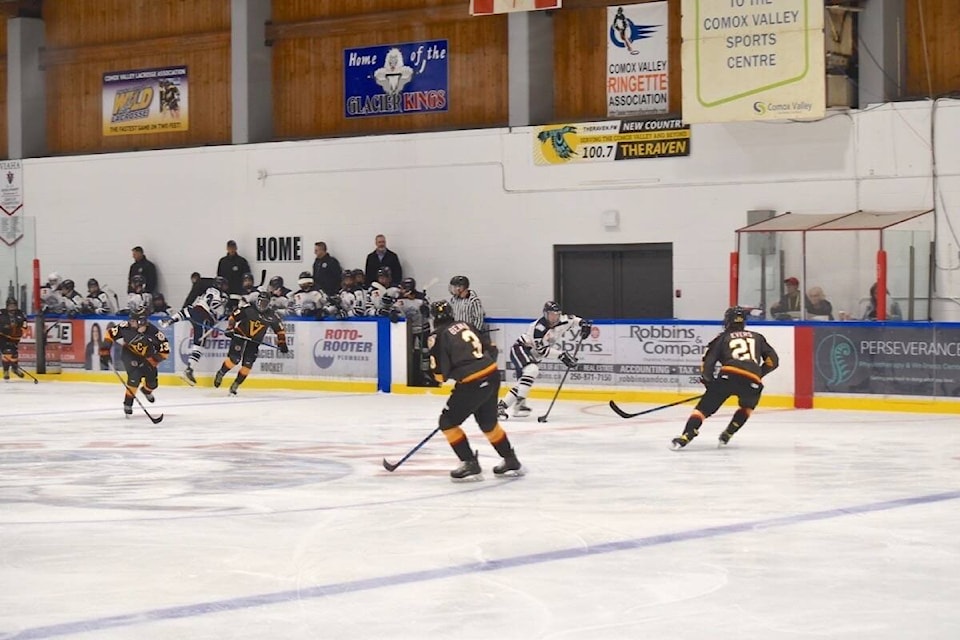 30839909_web1_221102-CVR-S-Yetis-1_1