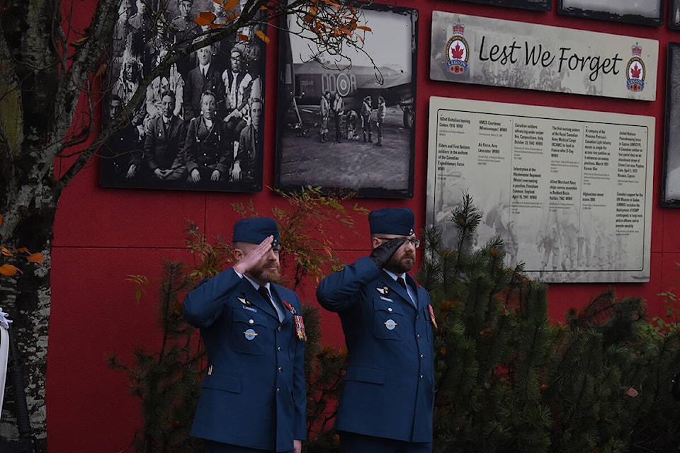 30847055_web1_211111-CVR-N-Remembrancedayceremony-1_16