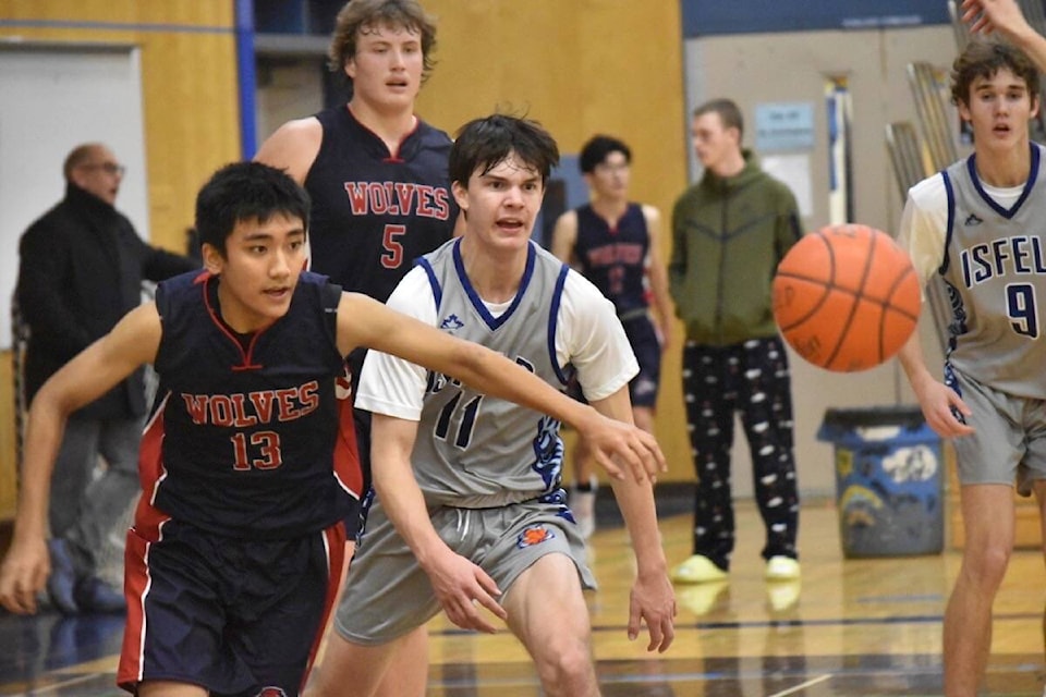 Isfeld forward Nick Lineger shows some intensity during Saturday’s game against Timberline. At right (#9) is forward Burton Styles. Scott Stanfield photos