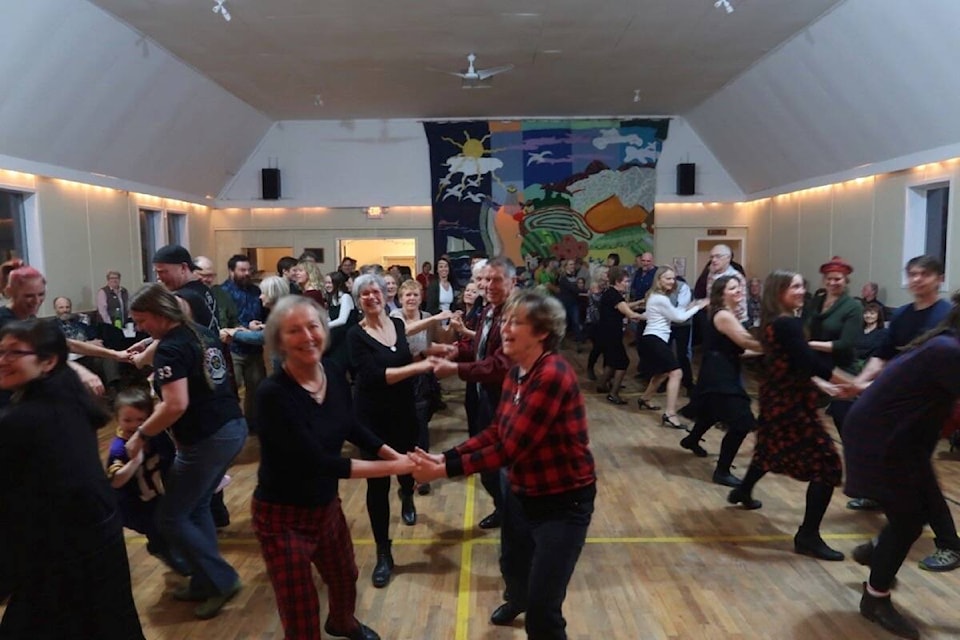 31597123_web1_230125-CVR-RobbieBurns-dance_1