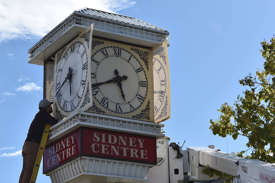 31644267_web1_210928-PNR-ClockDowntownSidneyPhotoOnly-ClockTower_1