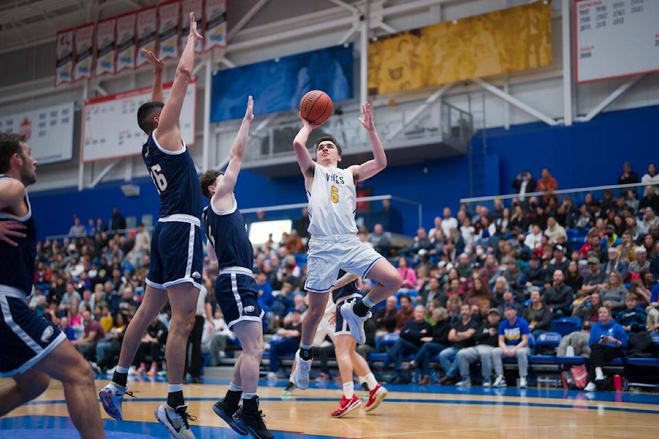 Diego Maffia put on a show in front of a sold-out crowd at the CARSA Performance Gym and scored 42 points on Feb. 11. (Courtesy APShutter.com)