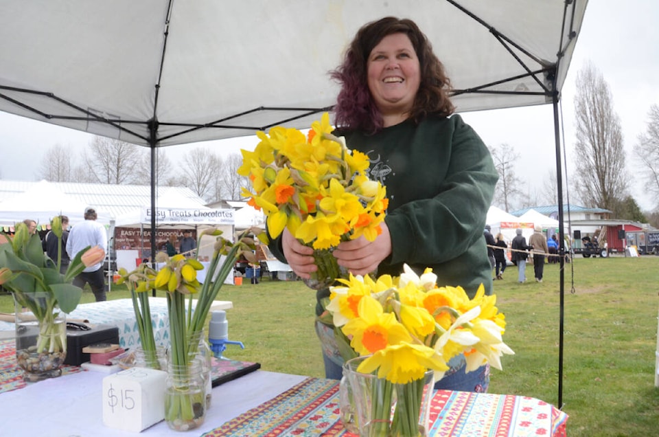 32017086_web1_220413-CVR-Farmers-Market