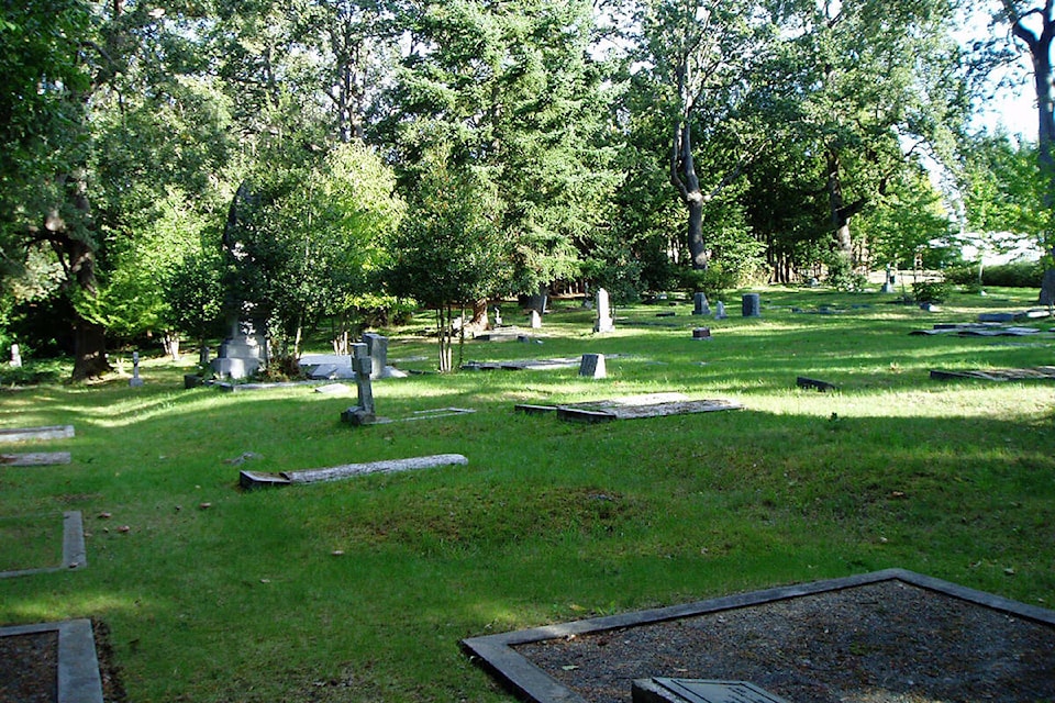 32066430_web1_211027-CVR-C-Cemetery-cleanup-1_1