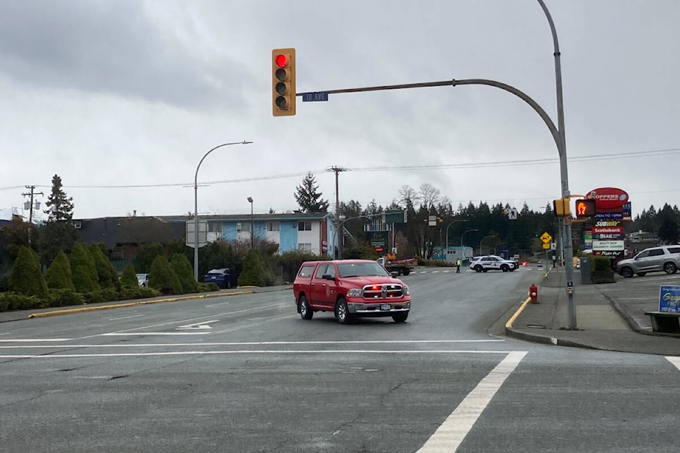 32443215_web1_230419-AVN-Redford-Street-Police-alberni_2