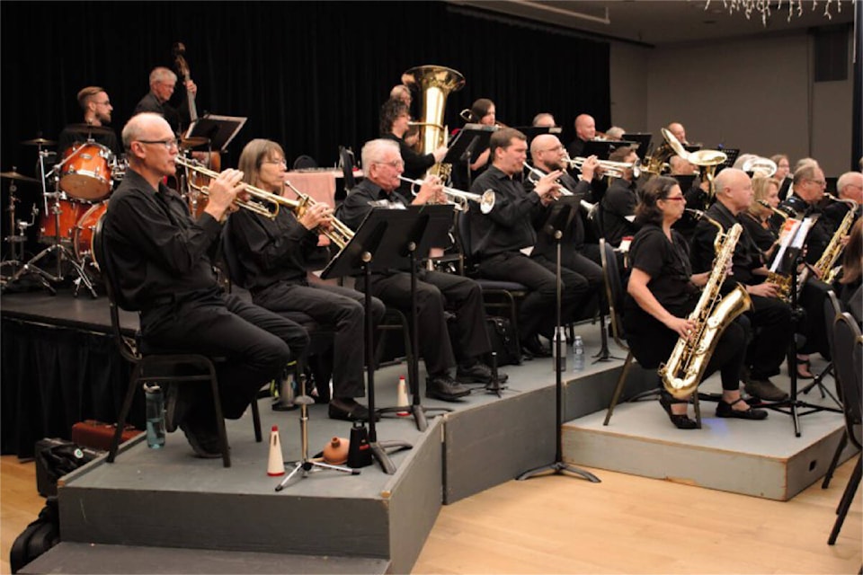 32681164_web1_230510-CVR-AE-Concertband-1_1