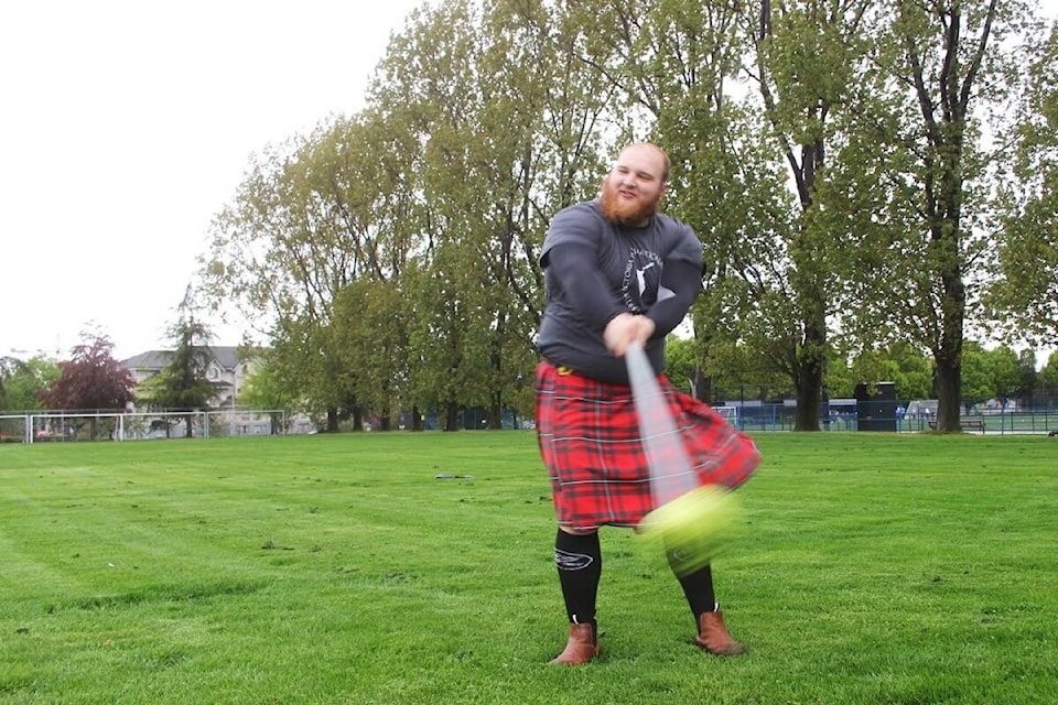 32689923_web1_230509-VNE-HighlandGames-cvr_4