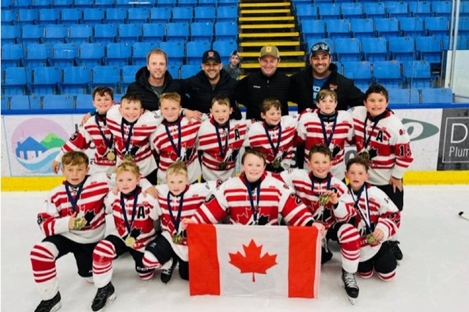 32757395_web1_230524-CVR-S-Hockeyteam-1_1