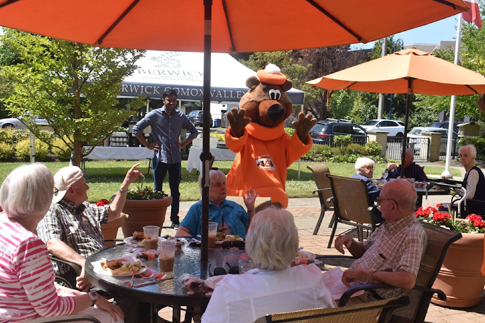The Great A&W Root Bear makes an appearance at Berwick Comox Valley. Photo by Terry Farrell/Comox Valley Record
