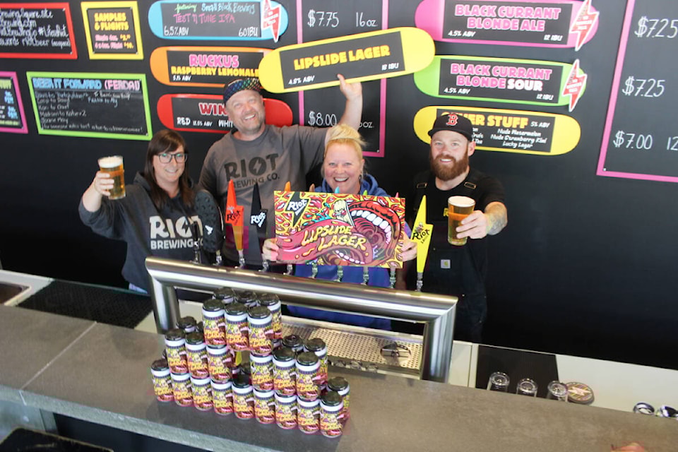 32992278_web1_230615-CHC-Riot-Brewing-award-bronze_2