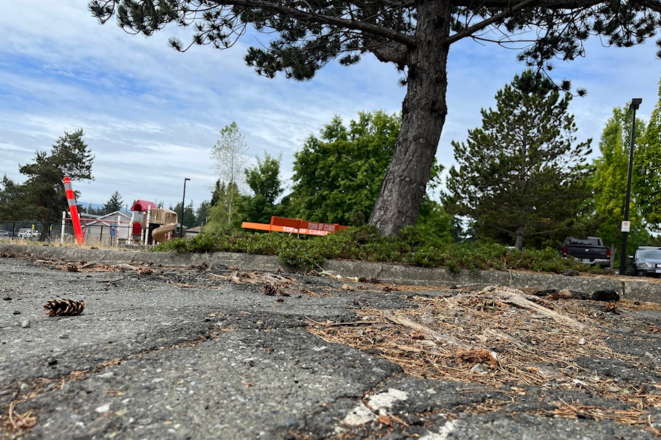 33033425_web1_230621-CVR-ComoxTree-parkinglot_1