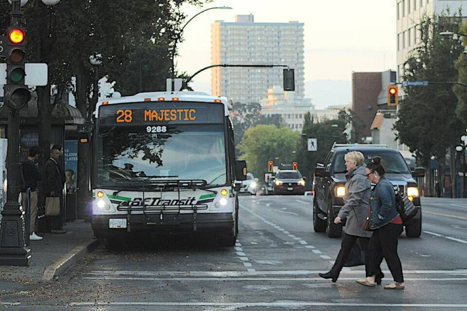 33245800_web1_230706-VNE-contactlesspaymenttransit--Bus_1
