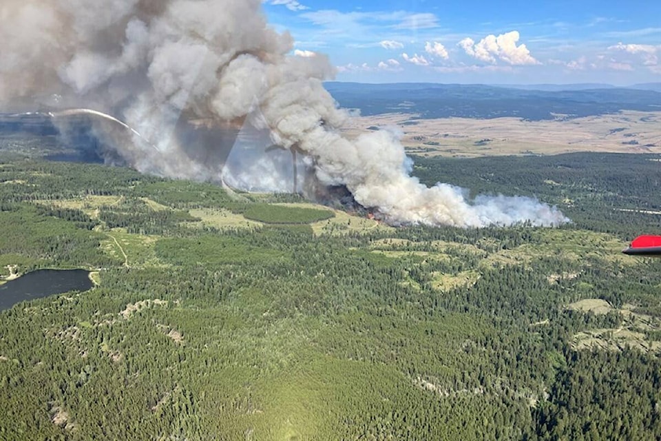 33398896_web1_230727-KCN-rossmoorefire-pic_1