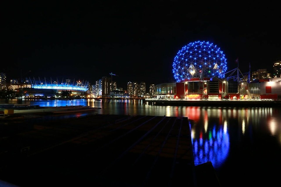 33542195_web1_230807-BPD-ScienceWorld-lights-up_1